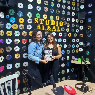 ENTREVISTA COM A ESCRITORA  JACK LUZ