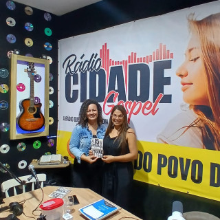 ENTREVISTA COM A ESCRITORA  JACK LUZ